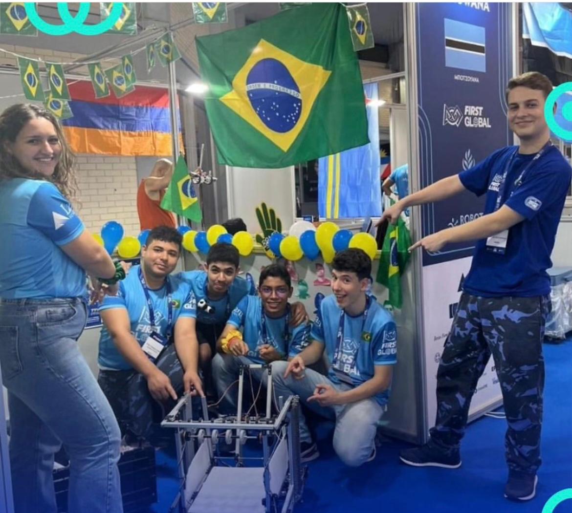 Equipe brasileira, com estudante pernambucano entre seus integrantes, conquista medalha de bronze na Olimpíada de Robótica na Grécia